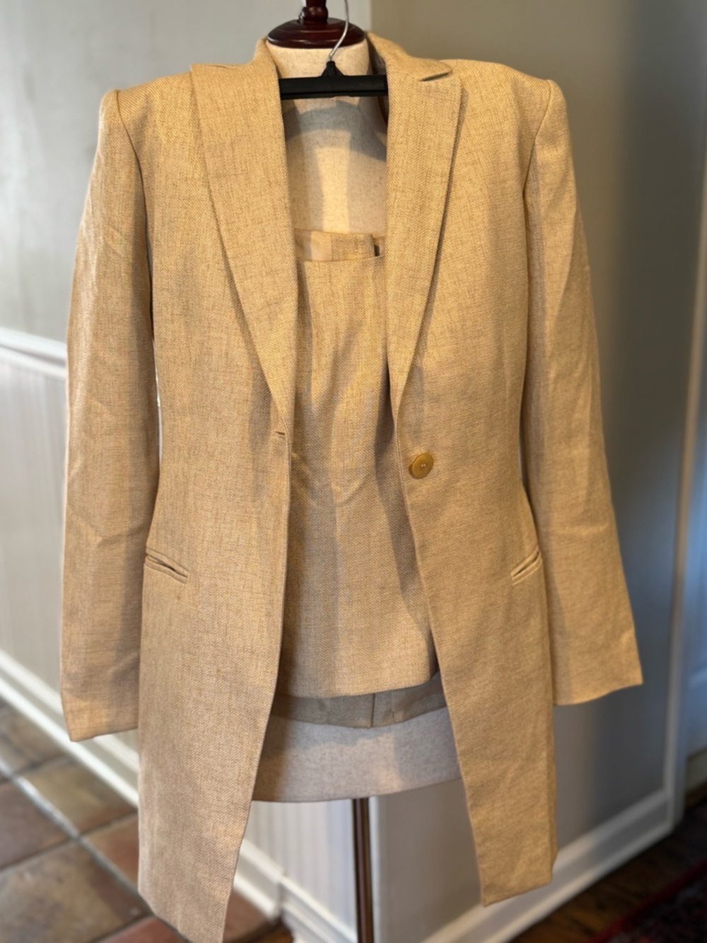 Jones New York Cream-Tan Textured Blazer and matching. Sleeveless top
